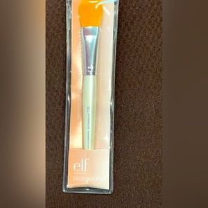 elf cosmetics foundation Brush new